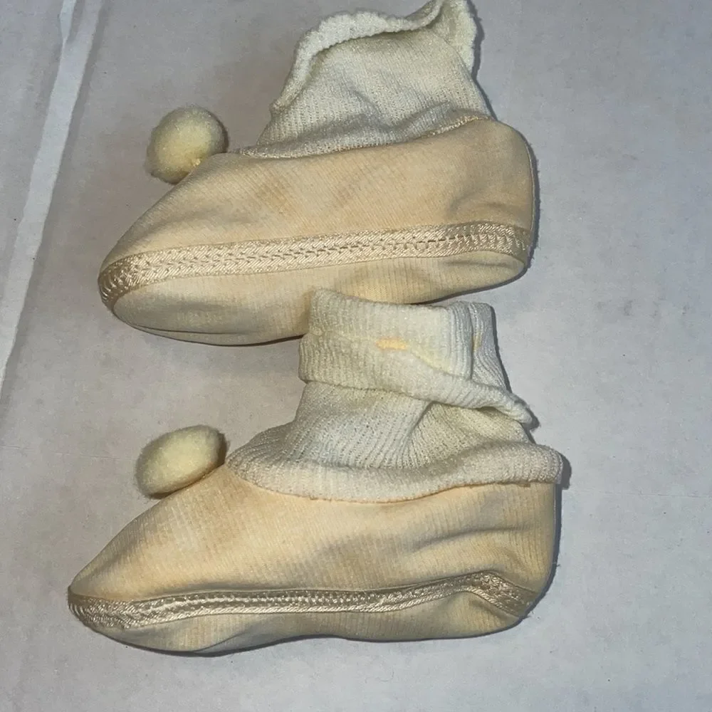 Vtg Baby Deer Shoes cream &‎ white slipper socks with pompom on toe